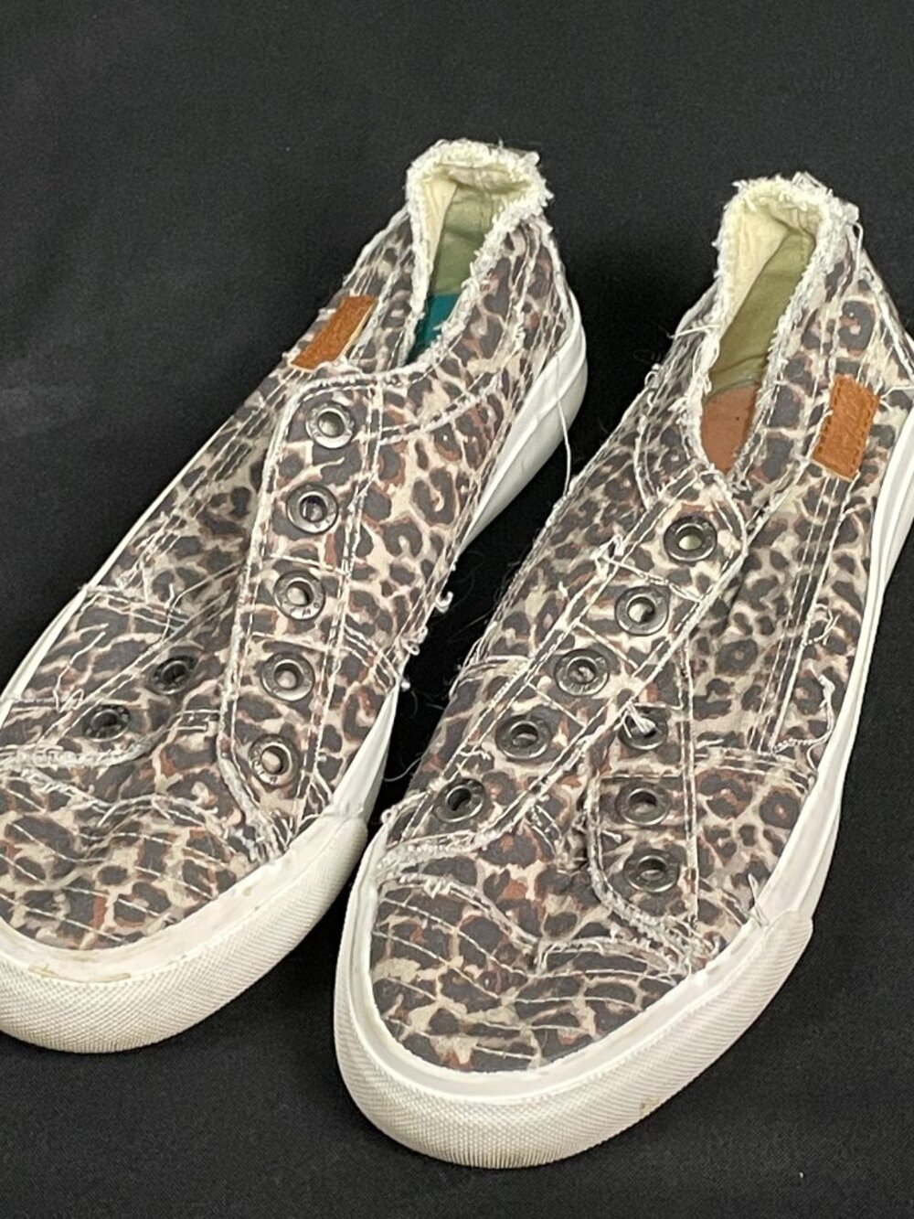 Blowfish Mailbu brand women's Marley slip on canvas sneakers size US7